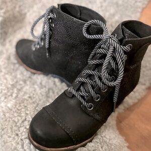 Like new! Sorel Black Leather Premium Snake print Hidden Wedge boot. Waterproof!